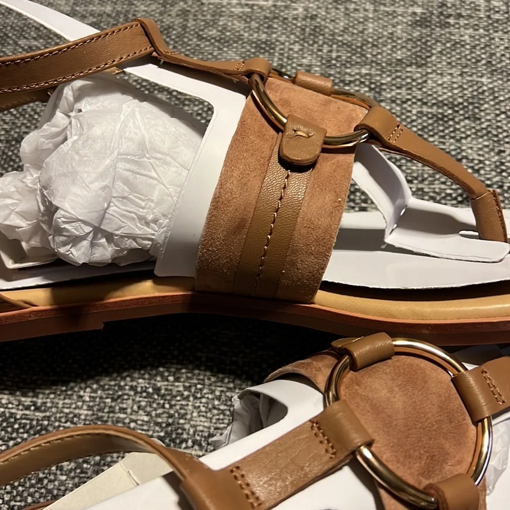 NWT Gibson & Latimer Jaylee Circle Ornament Leather Sandals